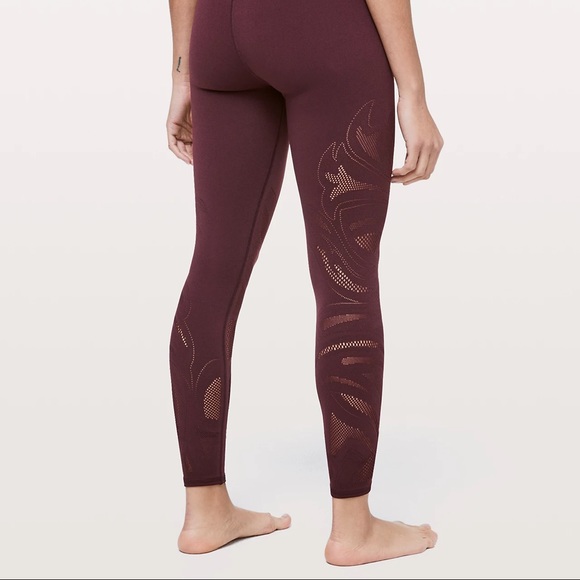 Lululemon Reveal Tight 26" 
En Avante - Picture 7 of 8